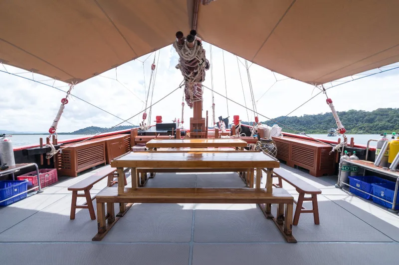 liveaboard in the similan islands